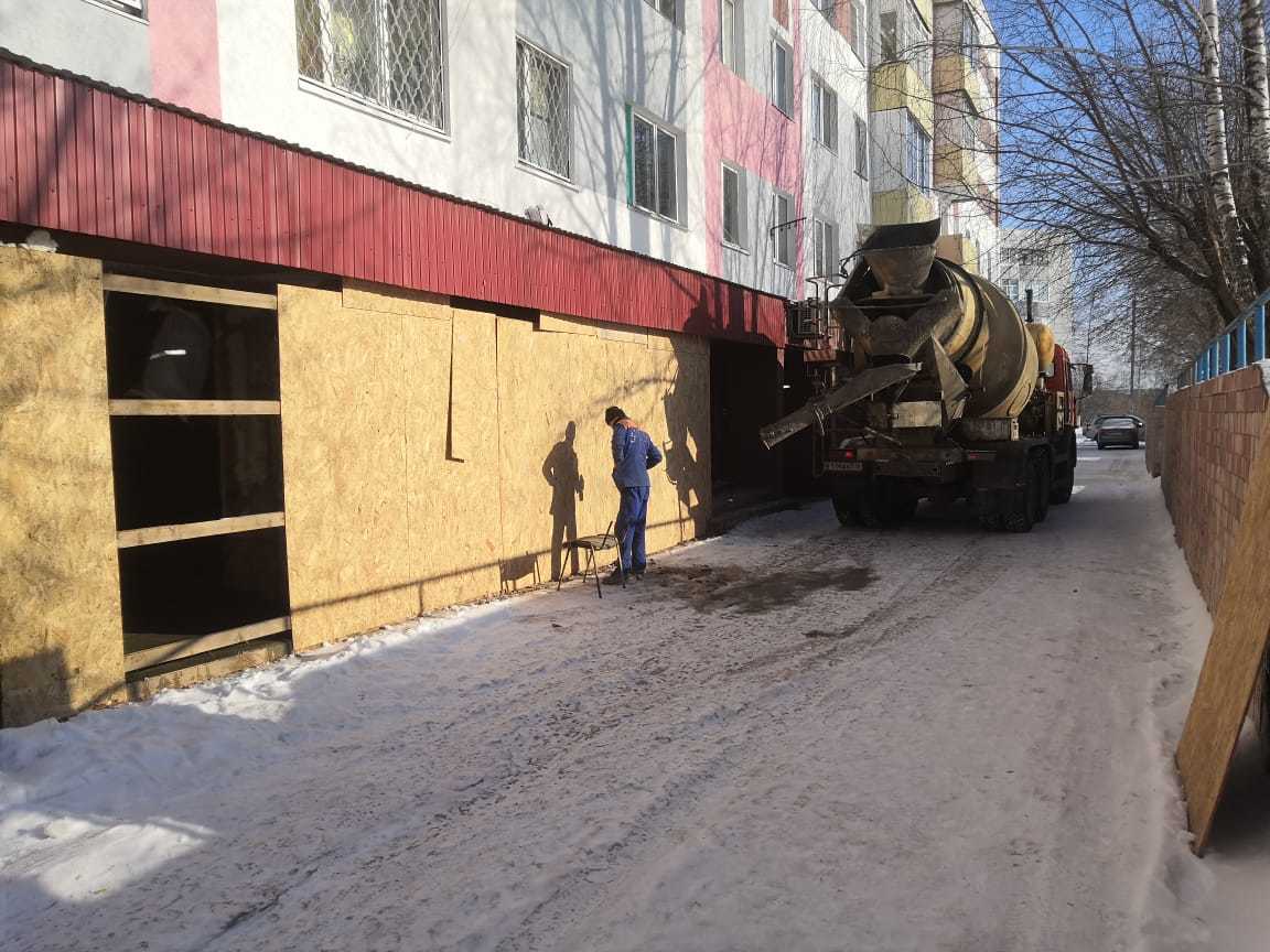 Фото заливки пола в магазине бетоном м350